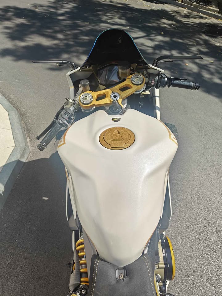 2015 Ducati Panigale R gallery 3