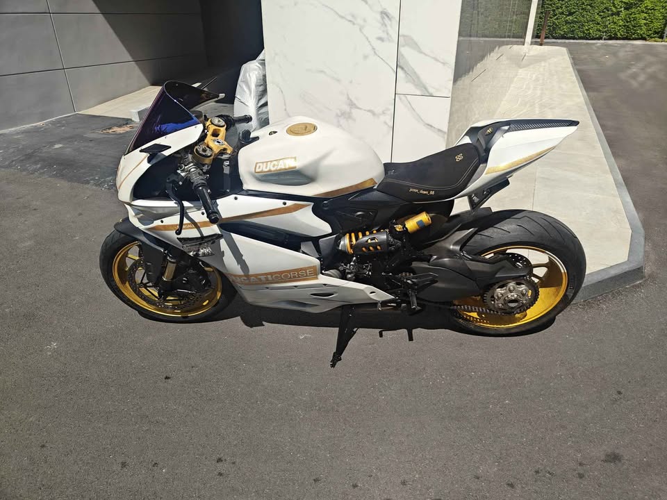 2015 Ducati Panigale R gallery 7