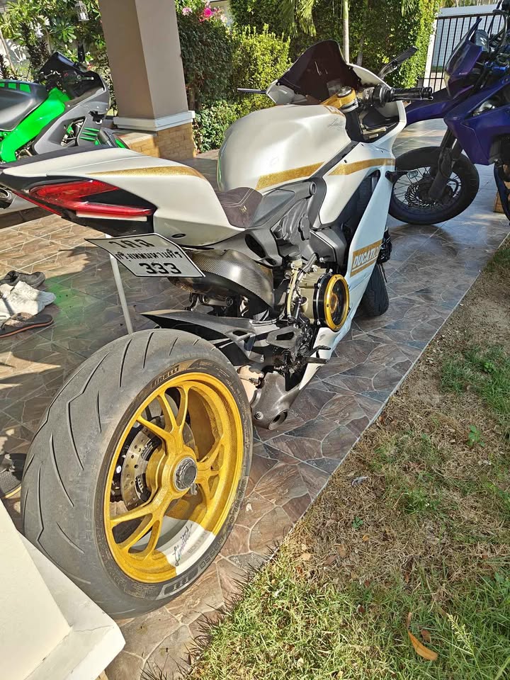 2015 Ducati Panigale R gallery 11