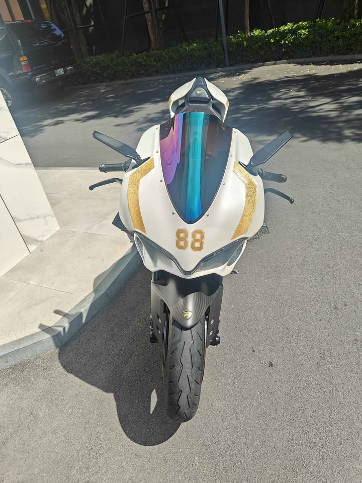 2015 Ducati Panigale R gallery 14