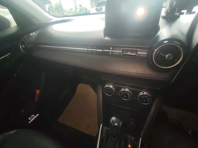 2017 Mazda 2 Sedan gallery 7
